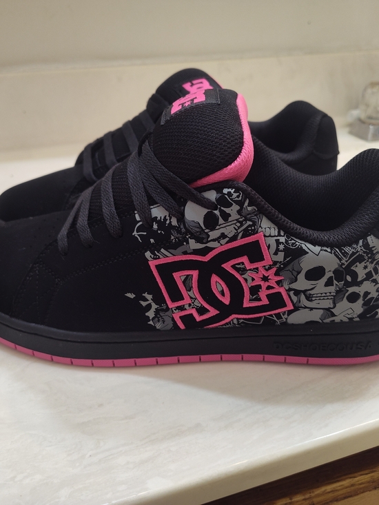 DC Shoes - Women's DC Size 11